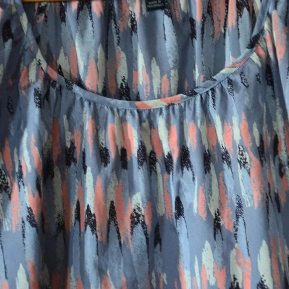 BANANA REPUBLIC Tiered  Top - Picture 2 of 5